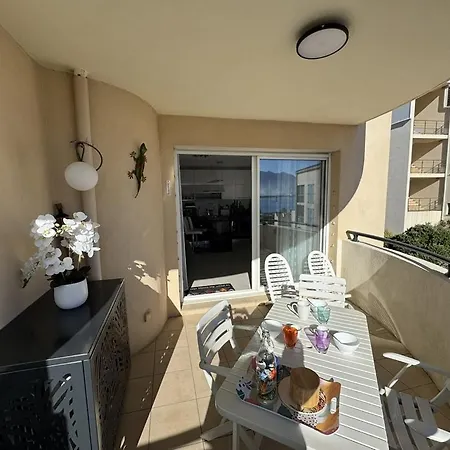 Terrasse Vue Et Montagne - Centre Et *